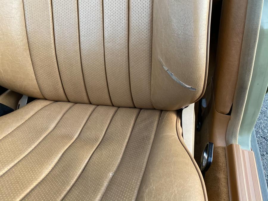 Детали интерьера Mercedes-Benz 190 D (W124) 1984 года  (NA) (фото 138 из 240)